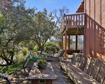 Lovely 1-bedroom apartment in peaceful Bolinas perfect for relaxing getaway - Bolinas - Patio
