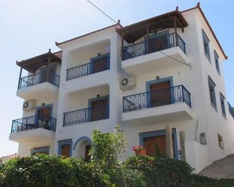 Kavos Hotel - Patitiri - Building
