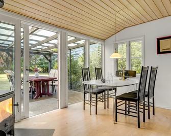Amazing Home In Skibby With Wifi - Skibby - Comedor
