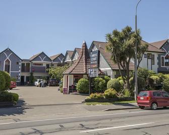 Amross Court - כרייסטצ'רץ' - בניין