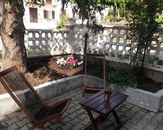 Chalet in the vineyards, between Novello and Barolo - Novello - Patio