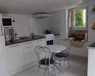 Small Charentaise house with garden. Calm and relaxation guaranteed - Saint-André-de-Lidon - Cocina
