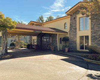 Motel 6 Huntsville Al University Dr - Huntsville - Edificio