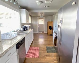 Comfortable House in Moses Lake - Moses Lake - Kitchen