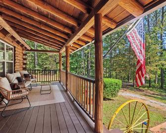 Log Cabin Retreat in Monroe - Monroe