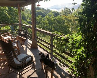 Cozy Cabin with Incredible Views - Glasgow - Balcón