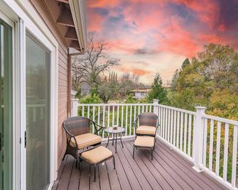 Tranquil Creek Haven: 3br Kids & Pets Friendly, Near Hw & Amenities Cameron Park - Cameron Park - Balcón
