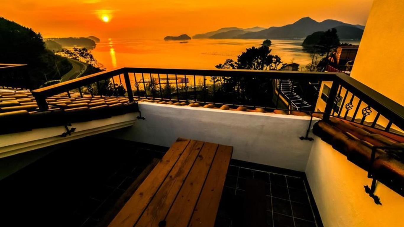 Tongyeong Beachcastle Resort