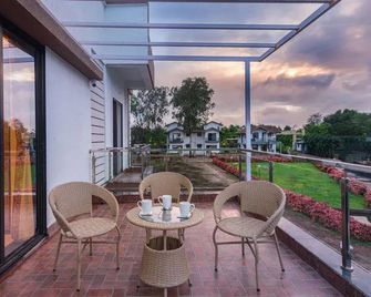 Saffronstays Aster, Plunge Pool Villa Wi - Lonavala - Balcon