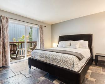\'Knoll It All\' Sweet condo on edge of downtown and river walk - Bend - Bedroom