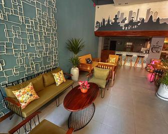 Hostel by Monsoon Riverside - Nom Pen - Lounge