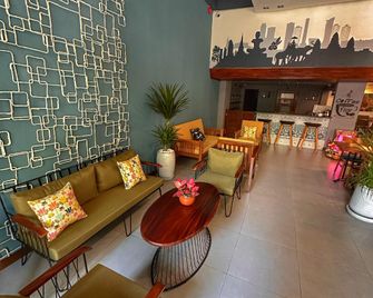 Hostel by Monsoon Riverside - פנום פאן - טרקלין