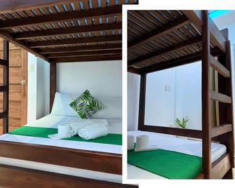 The Palms Resort & Bar - San Narciso - Bedroom