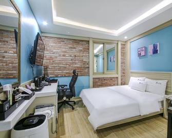 Jinju If - Jinju - Bedroom