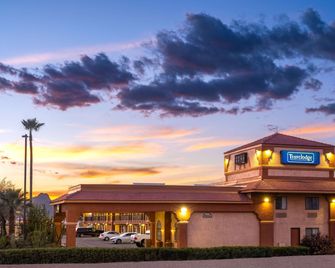 Travelodge by Wyndham Tucson AZ - Tucson - Edificio