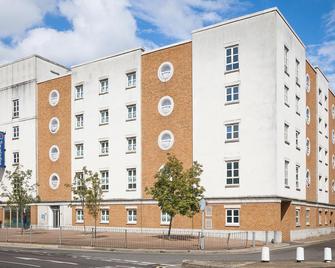 Travelodge Watford Central - Watford - Building