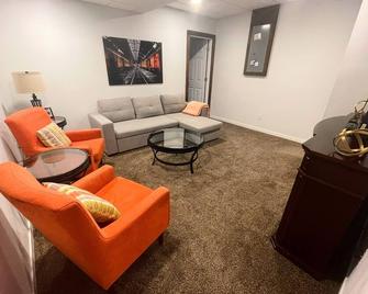 Comfortable Home in the Heart of Historic NewBo near Downtown - King Bed! - Cedar Rapids - Living room