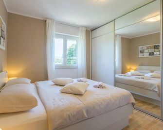 Beautiful Apartment In Karigador - Karigador - Habitación