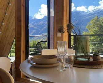 A-Frame Cottages - Lentekhi - Restaurante