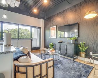 Modern Nashville Studio about 5 Mi to Downtown! - Nashville - Sala de estar