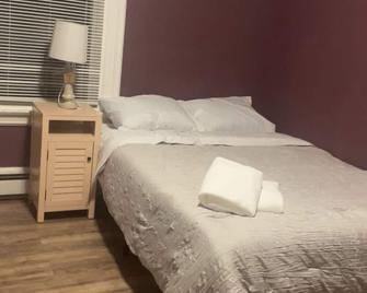 Private room in enjoyable Newark with WiFi, AC - Newark - Habitación
