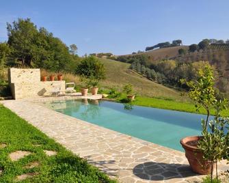Borgo Farneto - Montecarotto - Piscina