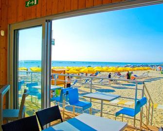 Hotel Holiday - Martinsicuro - Balkón