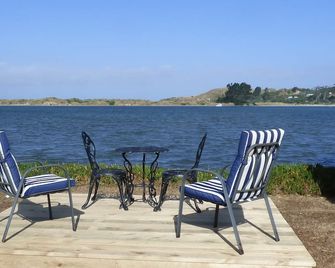Karitane absolute-seaside self-contained family holiday studio, 2 adults, 2 kids - Waitati - Patio