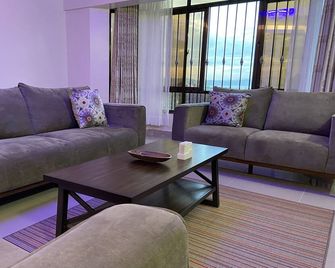 Midtown C32 Executive Suites - Nakuru - Huiskamer