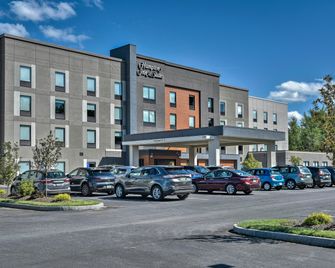 Hampton Inn & Suites by Hilton Keene - Keene - Edificio