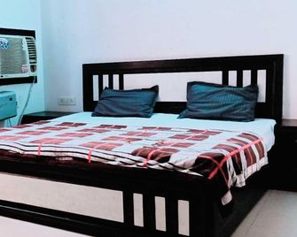 Hotel O Galaxy - Meerut - Bedroom
