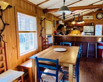 Floating Houseboat - A Fisherman's Retreat! - Apalachicola - Essbereich