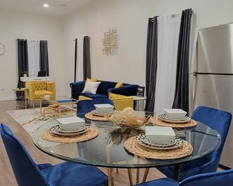 Perfectly located 2 Bedroom home in Midtown Memphis - Memphis - Dining room