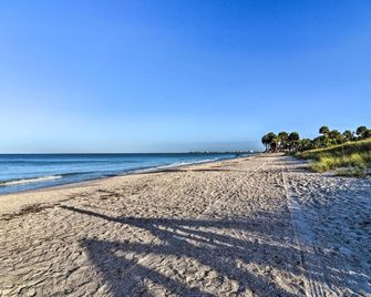 Bright Gulf Coast Escape - 8 Mi to Johns Pass! - Saint Pete Beach - Beach