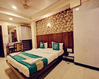 Sai Sharan Stay Inn- Near Midc Turbhe Na - Navi Mumbai - Bedroom