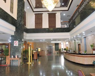 Hotel Grand Continental Kuching - קוצ'ינג - לובי