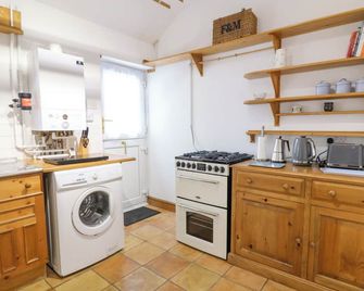 Hafan Fach, Pet Friendly, Character Holiday Cottage In Aberystwyth - Aberystwyth - Kitchen