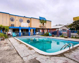 OYO Hotel San Antonio Airport South - San Antonio - Pool