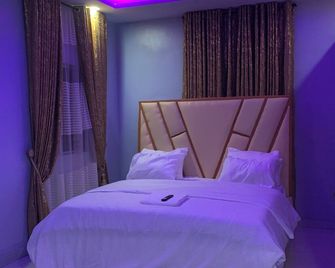 Umbrella Properties hotels and apartments - Moniya - Ibadan - Bedroom