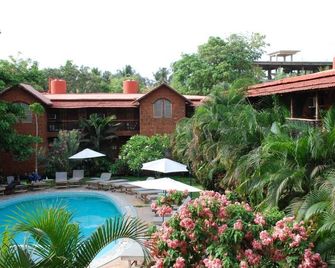 Sea Breeze Beach Resort Candolim - Candolim - Pool