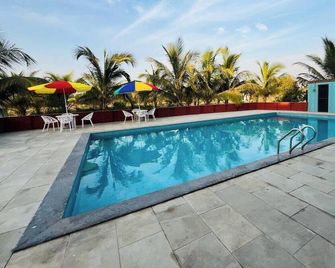Parnam Hotel - Alibag - Pool