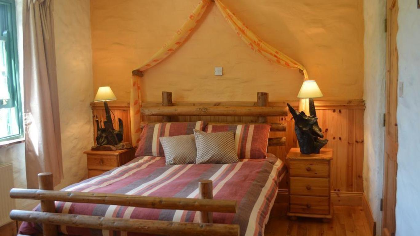 Lissyclearig Thatched Cottage