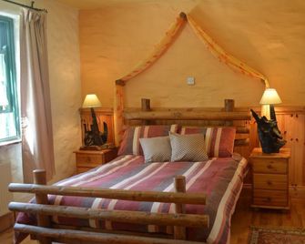 Lissyclearig Thatch Cottage - Kenmare - Schlafzimmer