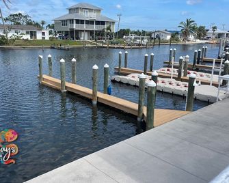 Peaceful Island Living @ The Buccaneer Condo 1BR/1 BR with pool and dock - Saint James City
