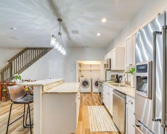 8 Mi to Ocala Quiet Silver Springs Home with Grill! - Silver Springs - Кухня