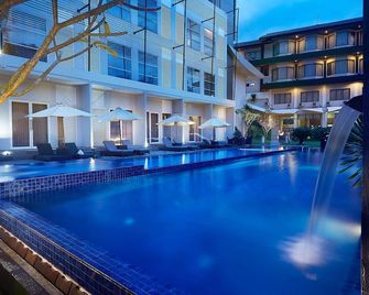 Grand Kecubung Hotel - Pangkalanbuun - Pool