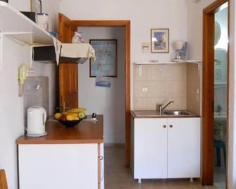 Yvonni Studios - Skala - Keuken