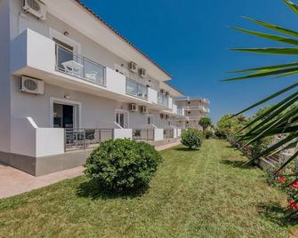 Stathis Studios - Laganas - Gebouw