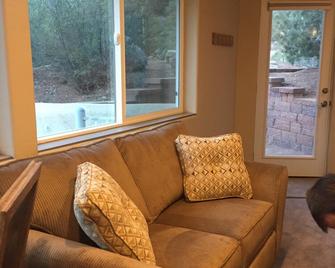Casita Canoncito--private suite with kitchenette - Placitas - Living room