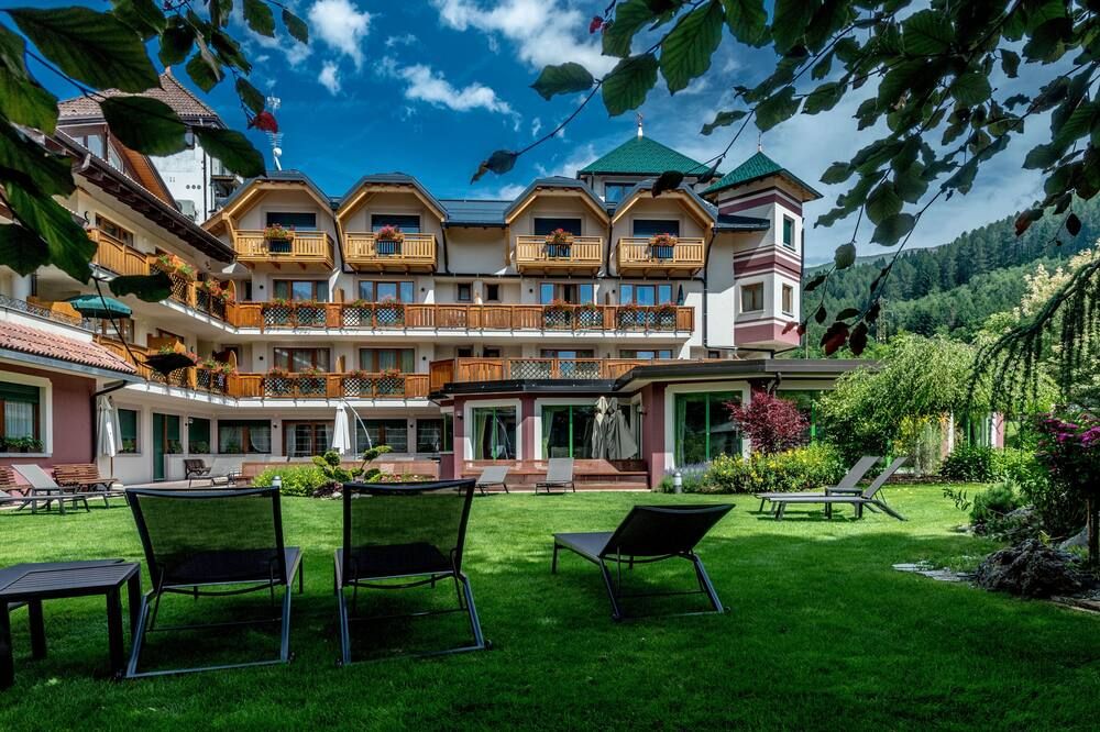 Tevini Dolomites Charming Hotel - Commezzadura
